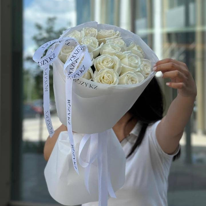 Букет из 15 белых роз Доставка цветов Астана