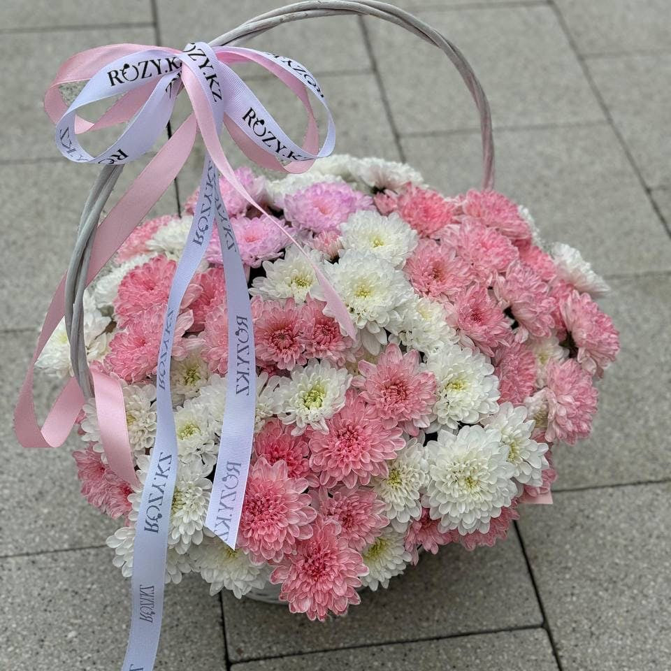 Корзина L из 15 розовых и белых хризантем Доставка цветов Астана