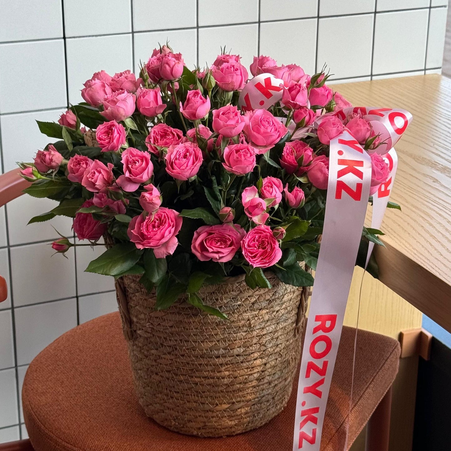 Корзина из роз Romeo размер М Доставка цветов Астана