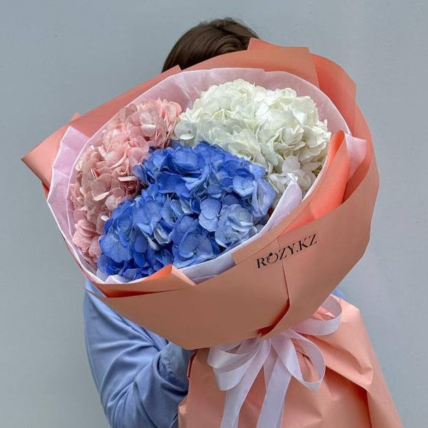 Монобукет из 3 гортензий Доставка цветов Астана