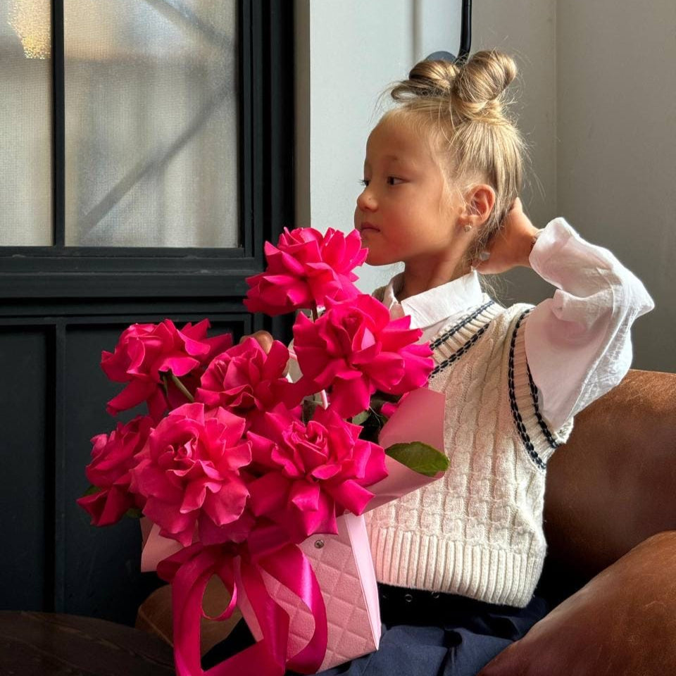 Сумочка из 7 ярко-розовых роз Доставка цветов Астана