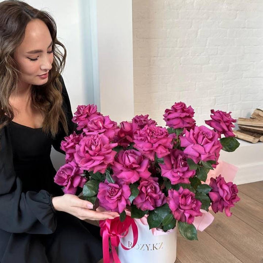 25 французских фиолетовых роз в коробке Доставка цветов Астана