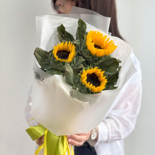 Букет SUNNY из 3 подсолнухов Доставка цветов Астана