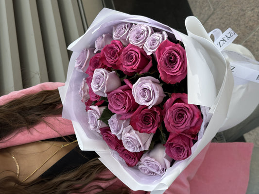 Букет 25 фиолетовых роз микс Доставка цветов Астана