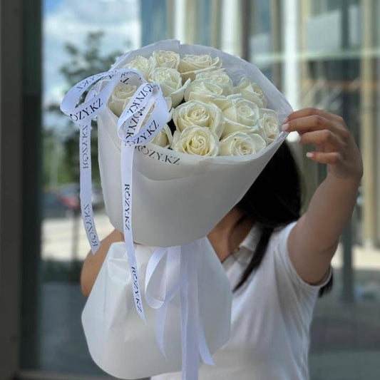 Букет из 15 белых роз Доставка цветов Астана