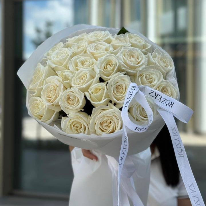 Букет из 25 белых роз Доставка цветов Астана