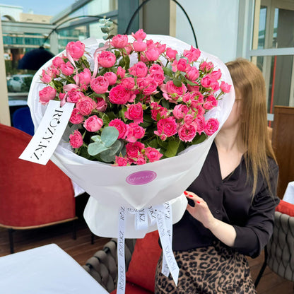 Букет из 7 кустовых роз с эвкалиптом Доставка цветов Астана