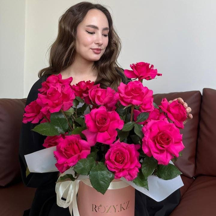 Композиция из 15 французских роз в ярко-розовом оттенке Доставка цветов Астана
