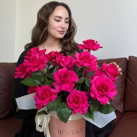 Композиция из 15 французских роз в ярко-розовом оттенке Доставка цветов Астана