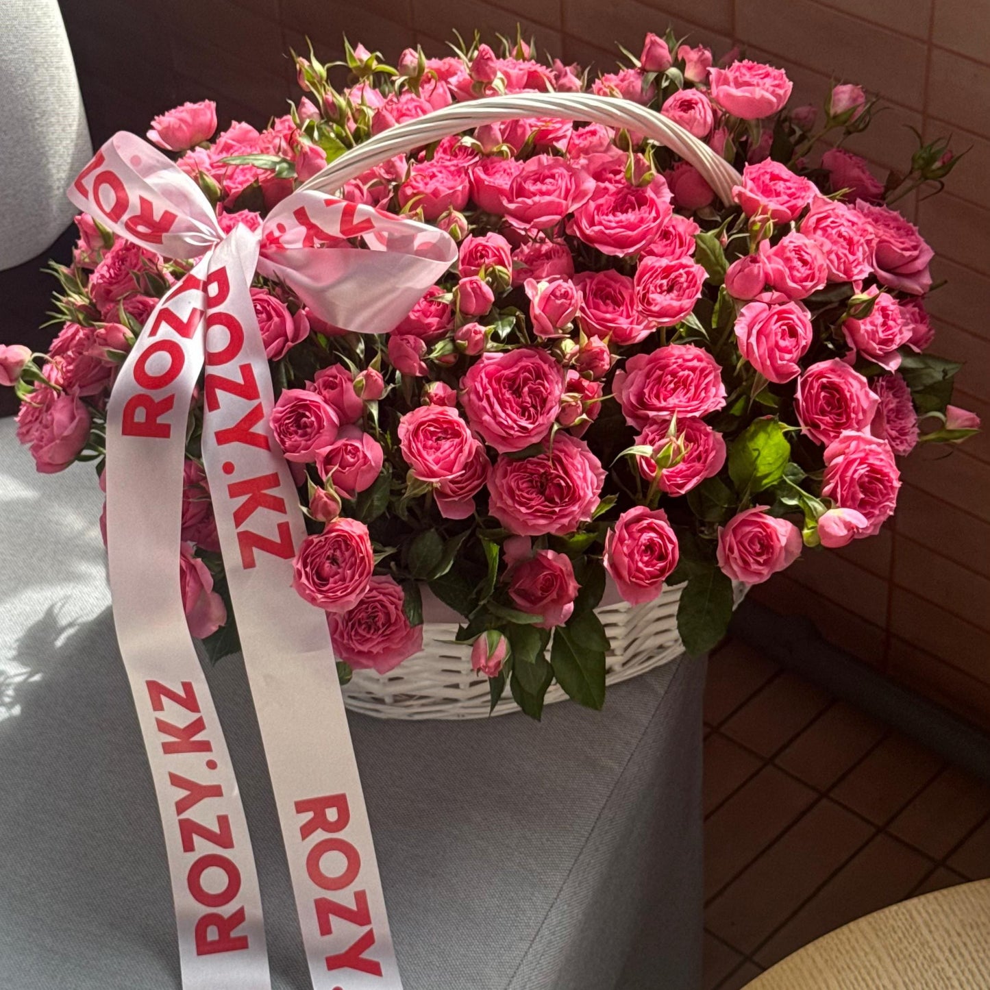 Корзина из кустовых роз Gerim размер М Доставка цветов Астана