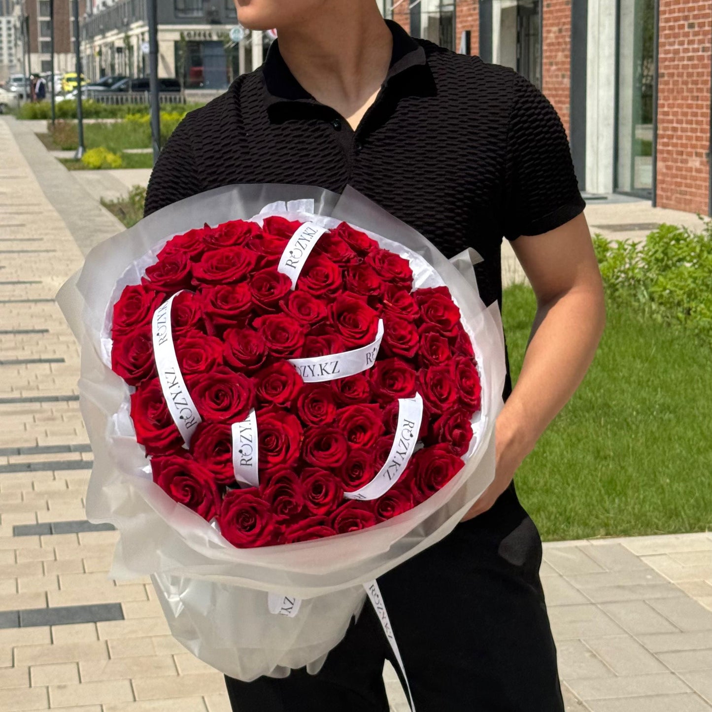 Монобукет из 51 красной розы Доставка цветов Астана