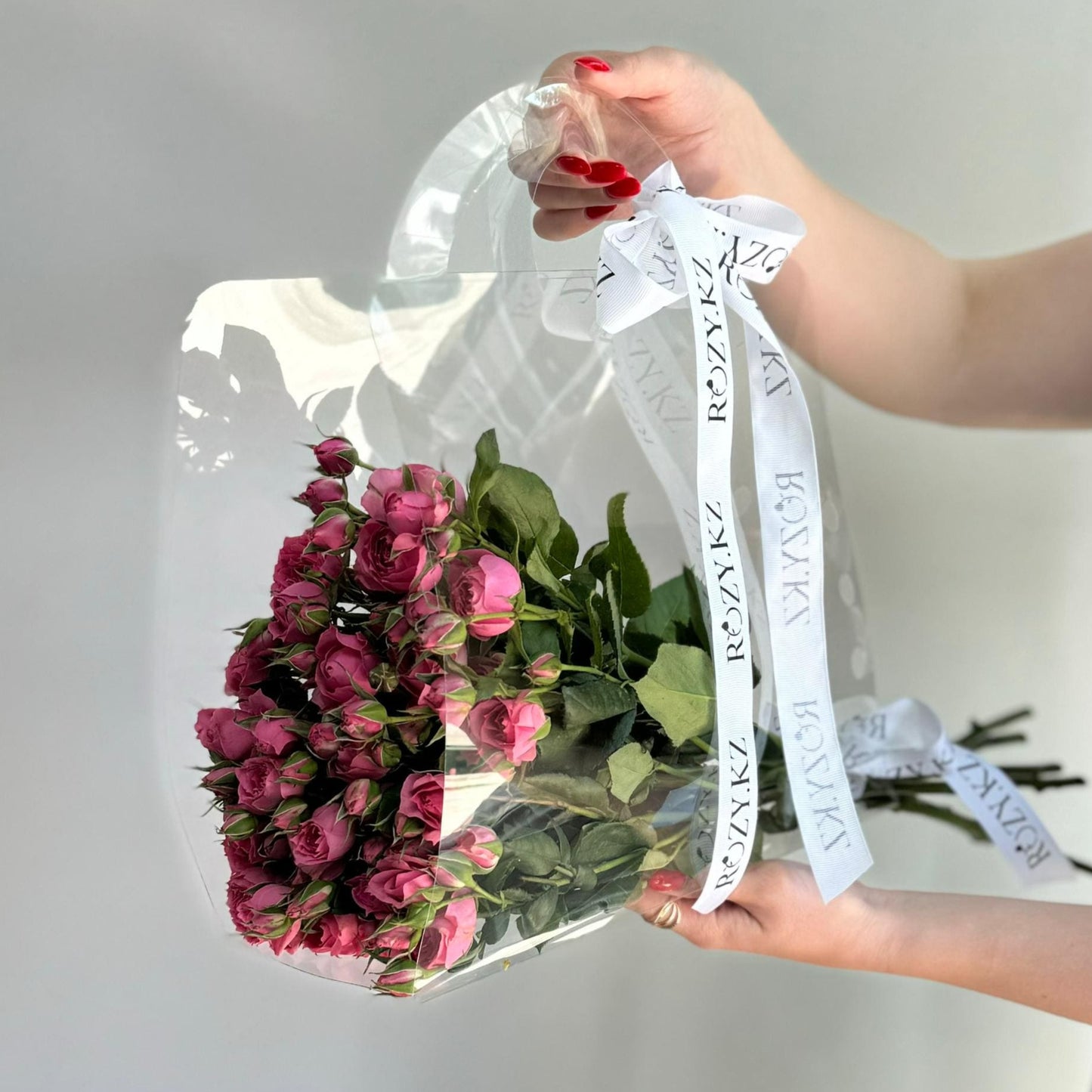 Сумочка из кустовых роз Доставка цветов Астана