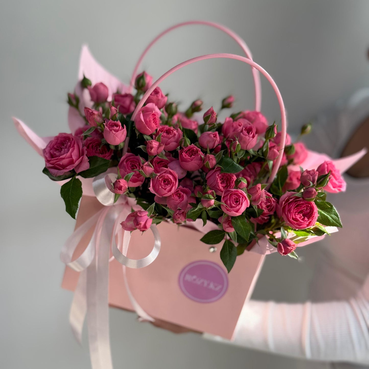 Сумочка из кустовых роз Сафи Доставка цветов Астана