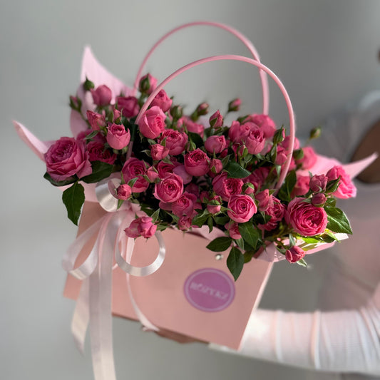 Сумочка из кустовых роз Сафи Доставка цветов Астана